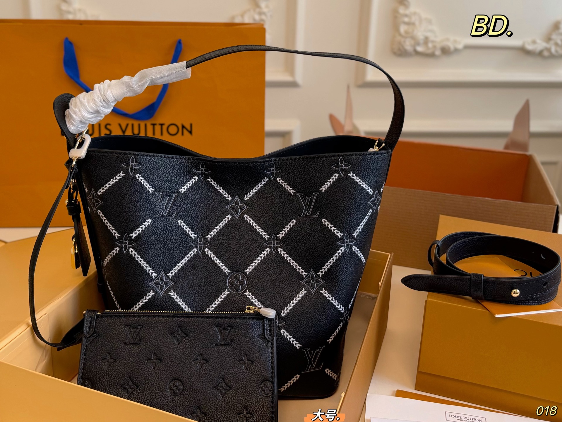 Louis Vuitton LV Bucket Bag Monogram Canvas